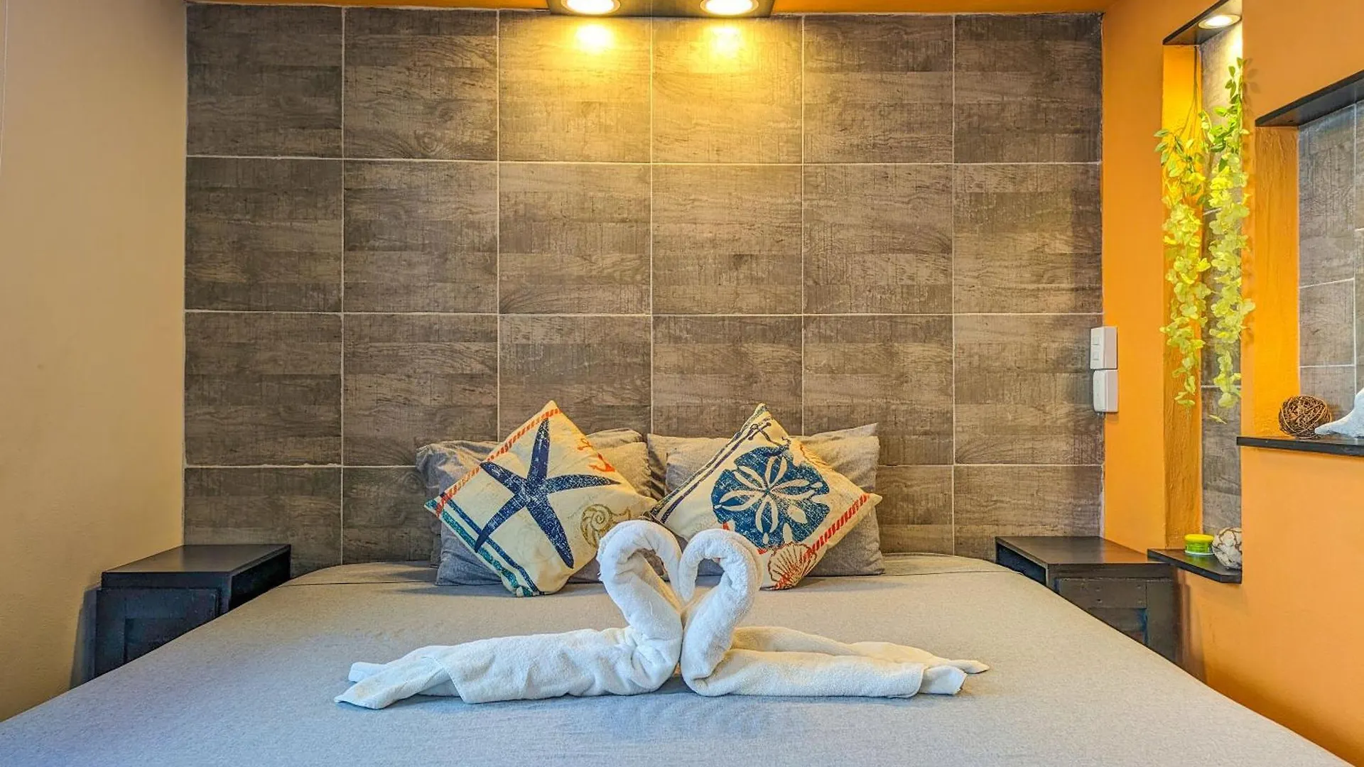 A2 Romantic Beachside Escape Capri Theme Memory Foam King Bed Kitchen Ac Playa del Carmen 0*,  Mexico